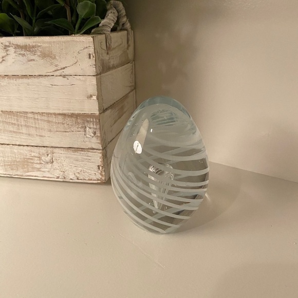 Art Glass Oval Paperweight with One Controlled Bubble Clear with White Swirls - Picture 11 of 11